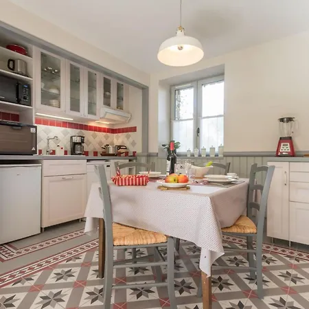 Maison De Maitre Renovee Avec Jardin, Terrasse Et Equipements Modernes, Au Calme De La Campagne. - Fr-1-306-928
