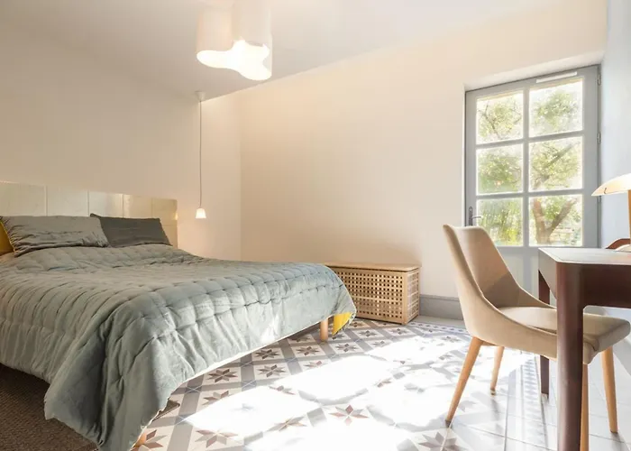 Maison De Maitre Renovee Avec Jardin, Terrasse Et Equipements Modernes, Au Calme De La Campagne. - Fr-1-306-928